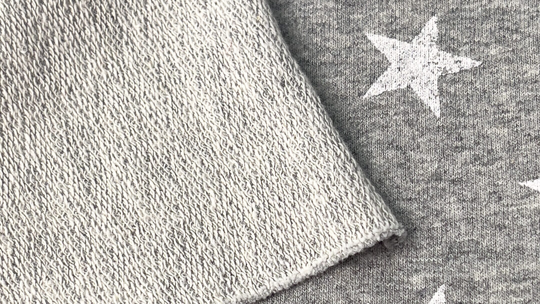 French Terry mit rechter Warenseite (rechte Maschen) und linker Warenseite (Schlingen)