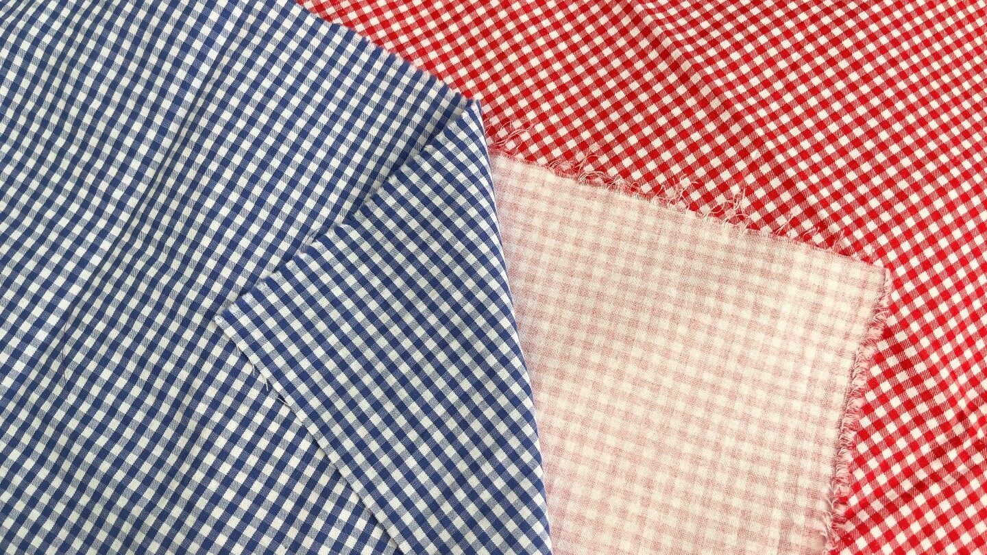 bedruckte Stoffe mit Karomuster