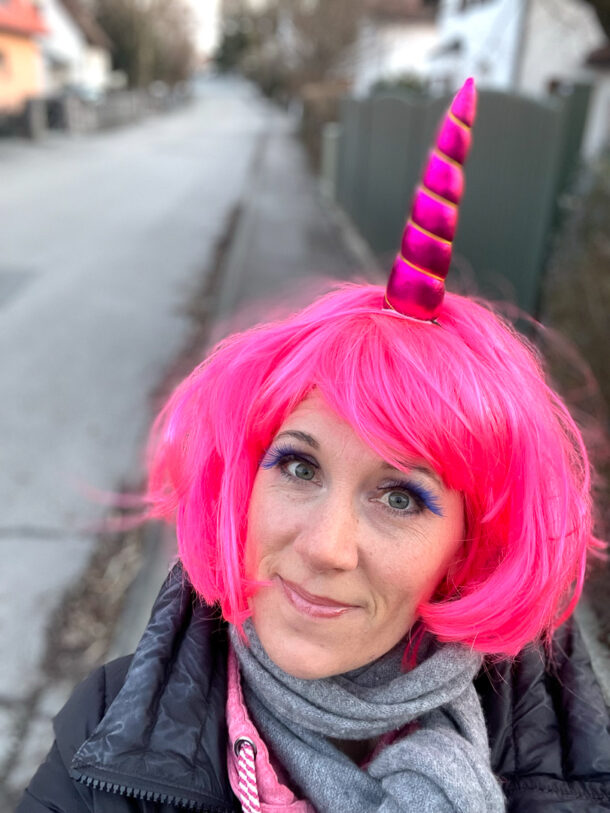 Birgit mit pinkfarbenem Einhorn