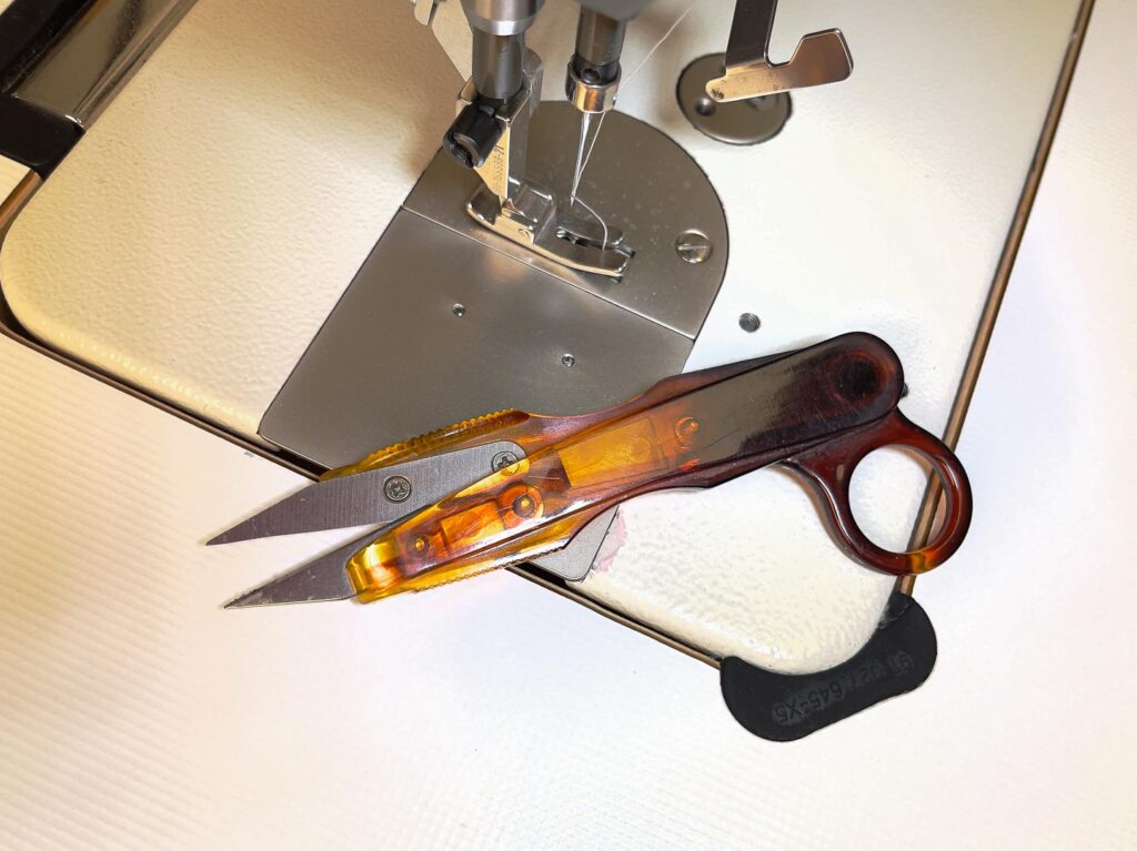 Schneiderwerkzeug: Fadenschere - Fadentrenner