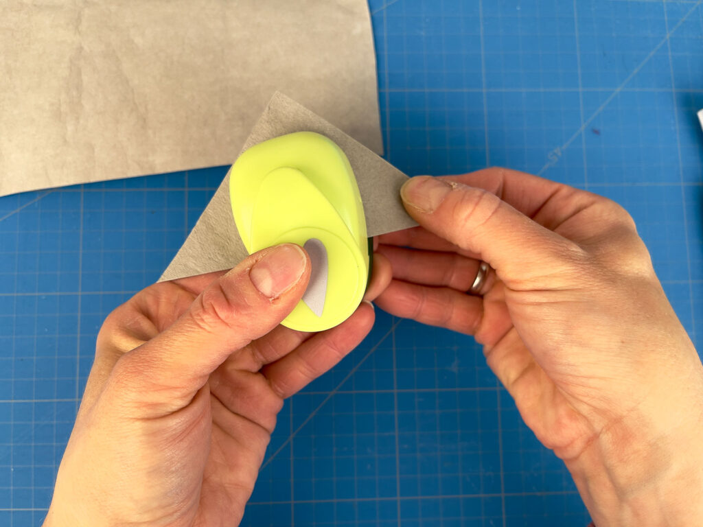 Muster in SnapPap Lesezeichen ausstanzen