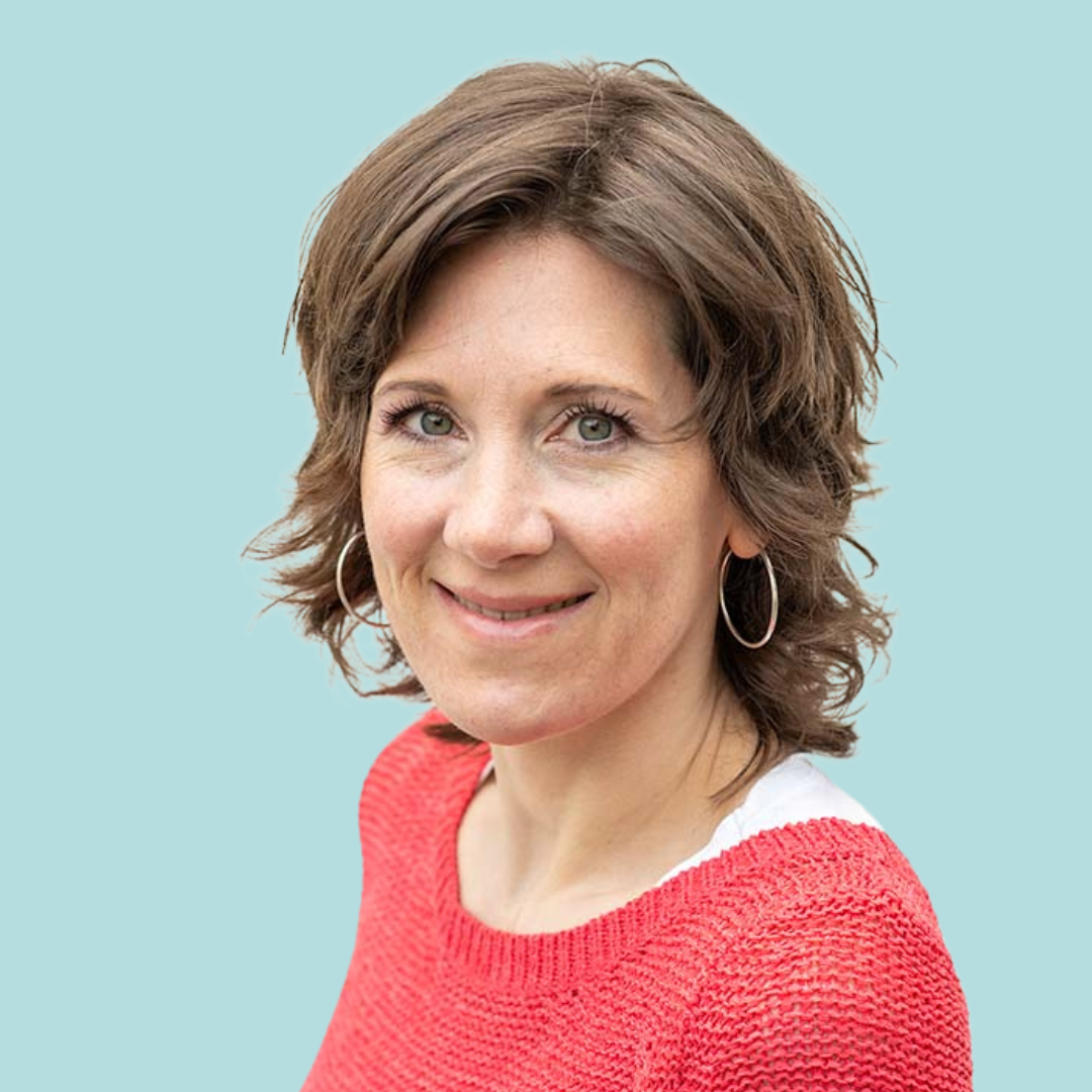 Birgit Kube und Schneiderbüste in ihrer Schneiderei in Ebersberg