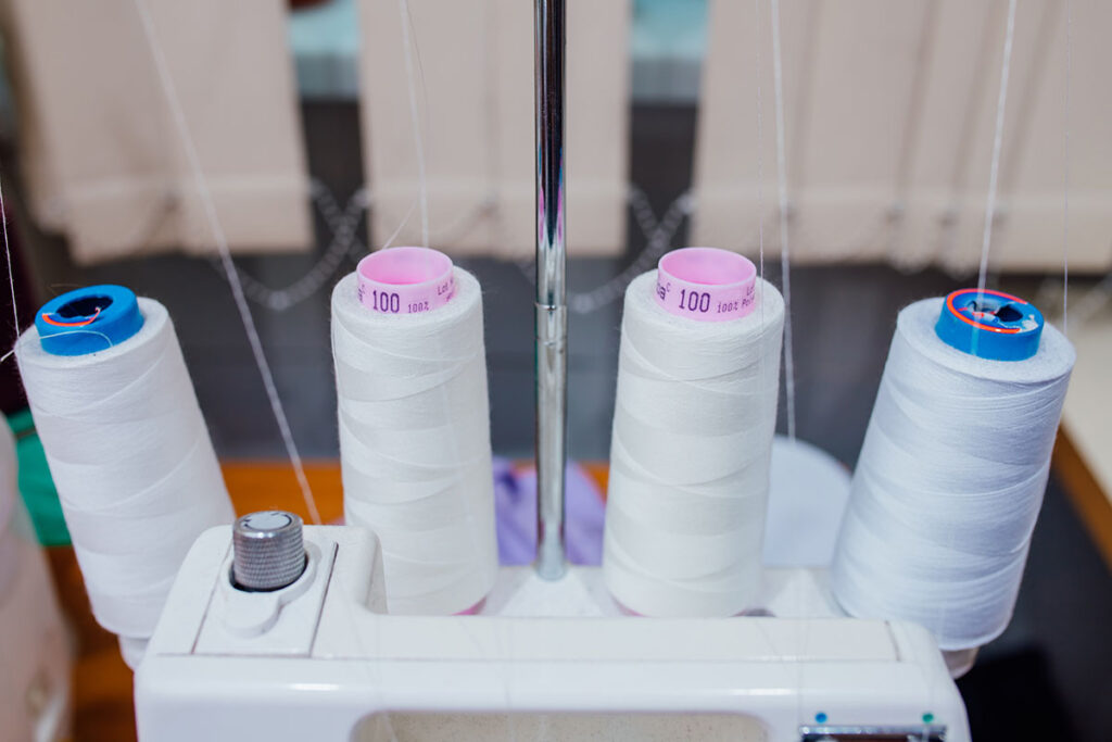 Overlock eingefädelt