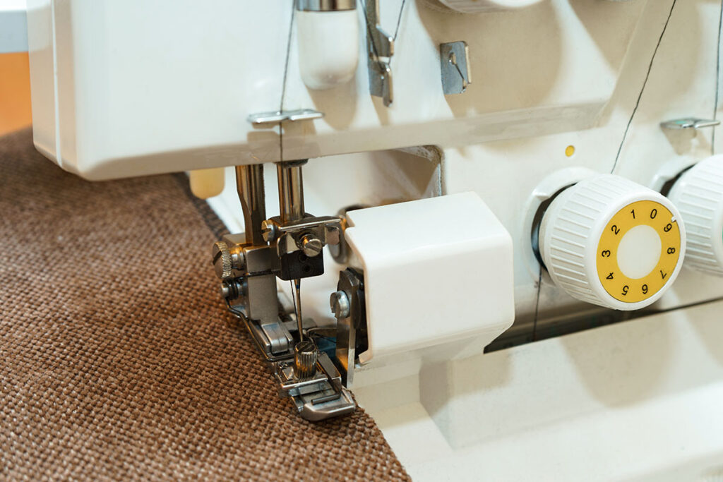Stoff versäubern mit Overlock