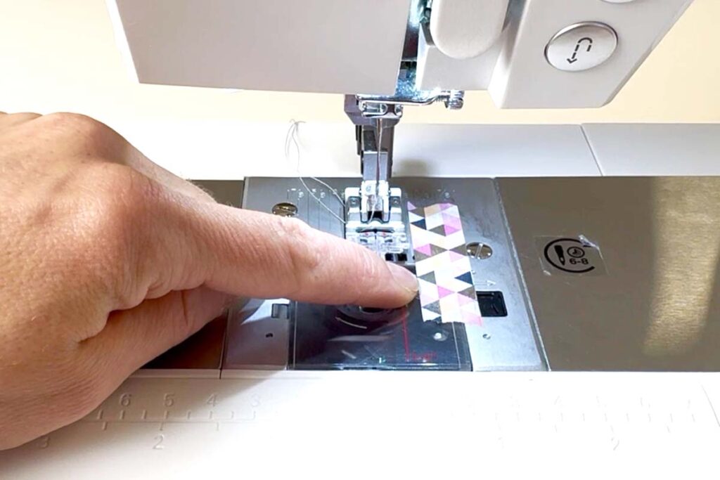 Washi-Tape als Führungslinie für gerade Nähte